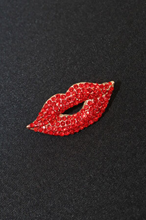 I will kiss you broş. Taşlı tasarım broş. Yaka iğnesi broş. Kadın broş. Broş. Dudak broş.