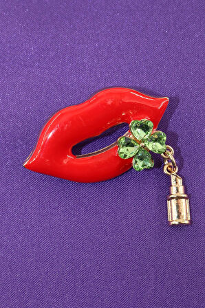 Kiss me broş. Taşlı tasarım kırmızı dudak broş. Yaka iğnesi broş. Kadın broş. Broş. Dudak broş.