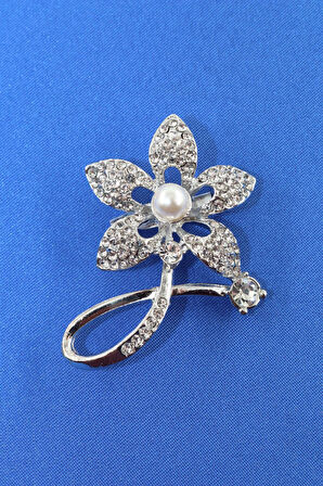 Gümüş renkli incili yasemin çiçeği broş. Taşlı tasarım broş. Yaka iğnesi broş. Yasemin çiçeği broş