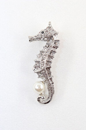 Gümüş renk incili denizatı broş. Taşlı tasarım denizatı broş. Yaka iğnesi broş. Denizatı broş.