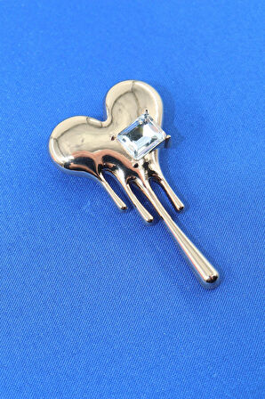 Eriyen kalp broş. Yaka iğnesi kalp broş. Taşlı tasarım pırlantalı kalp broş. Kadın broş. Kalp broş.