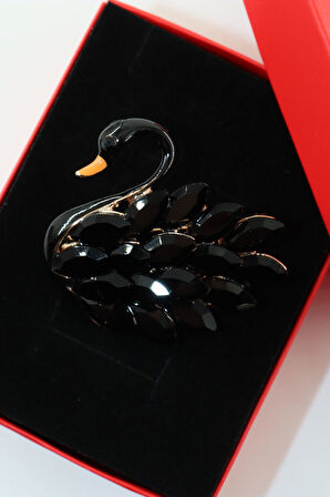 Siyah kuğu broş. Yaka iğnesi broş. Pırlanta taşlı tasarım kuğu broş. Kadın broş. Broş. Kuğu broş.