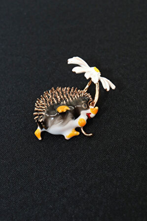 Papatyalı sevimli kirpi broş. Yaka iğnesi kirpi broş. Kirpi broş. Papatya broş. Broş.  Kadın broş.