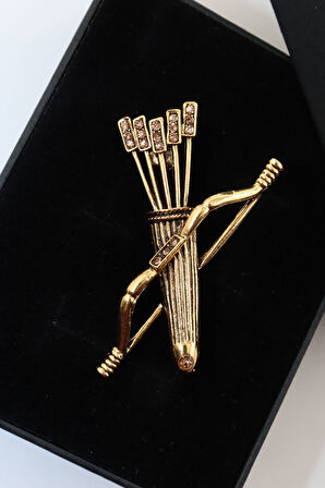 Pusat broş. Yay ok broş. Yaka iğnesi yay ok broş. Erkek broş. Kadın broş. Yay broş. Ok broş.