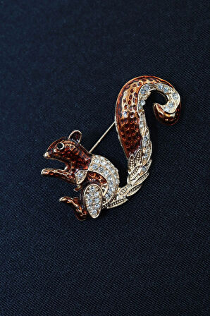 Zirkon taşlı sincap broş. Yaka iğnesi kelebek broş. Taşlı broş. Kadın broş, erkek broş. Sincap broş.