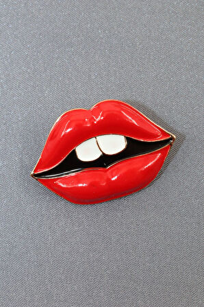 Red lips broş. Yaka iğnesi kırmızı dudak broş. Tasarım dudak broş. Kadın broş. Dudak broş.