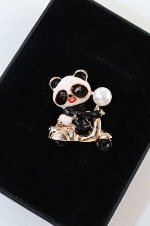 Yavru panda broş. Yaka iğnesi panda broş. Zirko taşlı tasarım panda broş. Kadın broş. Panda broş.