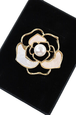 Sedef incili gül broş. Yaka iğnesi gül broş. Tasarım sedef incili gül broş. Kadın broş. Gül broş.