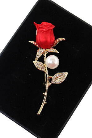 İncili kırmızı gül broş. Yaka iğnesi gül broş. Taşlı tasarım kırmızı gül broş. Kadın broş. Gül broş.