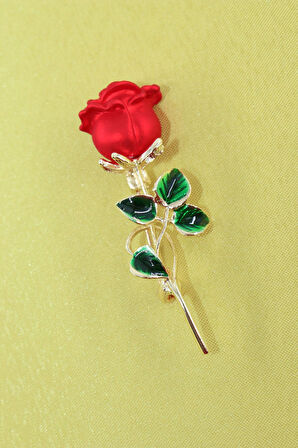 Tomurcuk kırmızı gül broş. Yaka iğnesi gül broş. Kırmızı gül broş. Kadın broş. Erkek broş. Gül broş.
