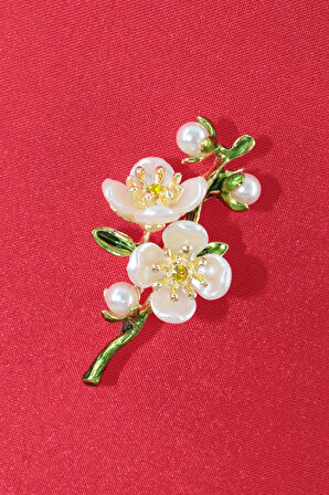 Baharın uyanışı erik çiçeği broş. Yeşil dallı incili kristal taşlı erik çiçekli kadın yaka iğnesi.