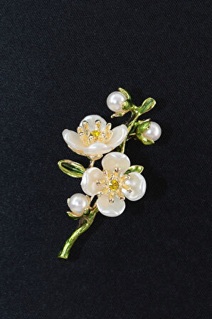 Baharın uyanışı erik çiçeği broş. Yeşil dallı incili kristal taşlı erik çiçekli kadın yaka iğnesi.