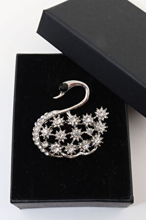 Gümüş renk. Kuğu broş. Yaka iğnesi broş. Taşlı tasarım broş. Kadın broş. Broş.