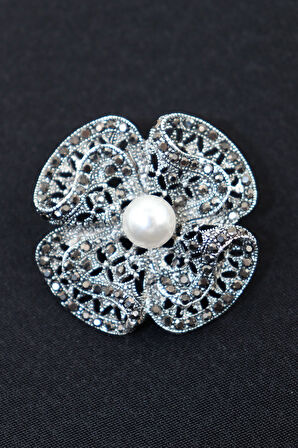 Markazit taşlı siyah pırlanta, çiçek broş, incili çiçek broş. Yaka iğnesi broş. Kadın broş. Broş.