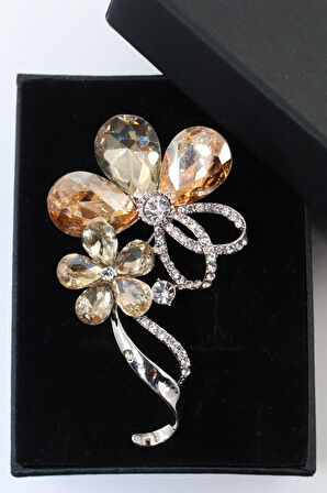 Pırlantalı yasemin çiçeği broş. Yaka iğnesi broş. Taşlı tasarım yasemin çiçek broş. Kadın broş. Broş
