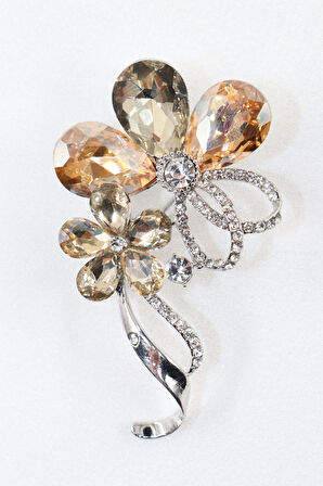 Pırlantalı yasemin çiçeği broş. Yaka iğnesi broş. Taşlı tasarım yasemin çiçek broş. Kadın broş. Broş