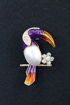 Tukan kuşu broş. Taşlı tasarım incili tukan kuşu broş. Yaka iğnesi broş. Kadın broş. Broş.