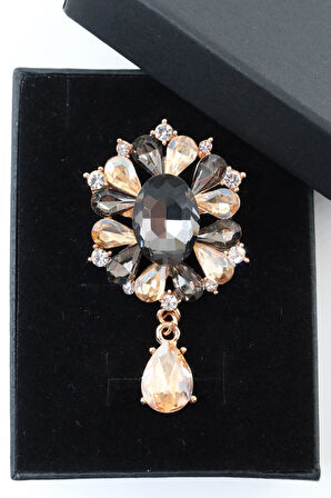 Su damlası broş. Pırlanta taşlı gold su damlası broş. Yaka iğnesi broş. Kadın broş. Broş.