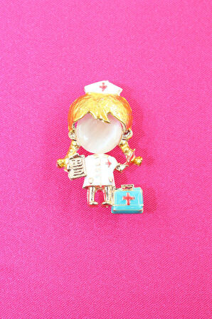 Hemşire broş. Taşlı tasarım hemşire broş. Yaka iğnesi hemşire broş. Kadın broş. Broş