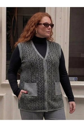 BÜYÜK BEDEN ÇELİK ÖRGÜ KLASİK LEOPAR DESEN TRİKO KADIN YELEK
