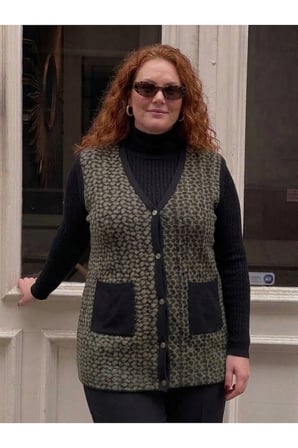 BÜYÜK BEDEN ÇELİK ÖRGÜ KLASİK LEOPAR DESEN TRİKO KADIN YELEK