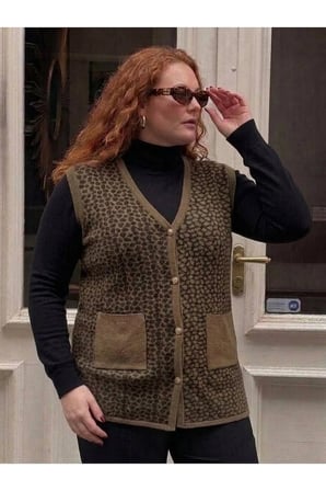 BÜYÜK BEDEN ÇELİK ÖRGÜ KLASİK LEOPAR DESEN TRİKO KADIN YELEK