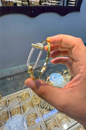 14 K Renk VIp ZIrkon Taşlı Kelepçe
