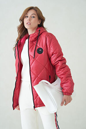 İçi Astarlı Su ve Rüzgar Geçirmez Cepli Kapüşonlu Kadın Mont