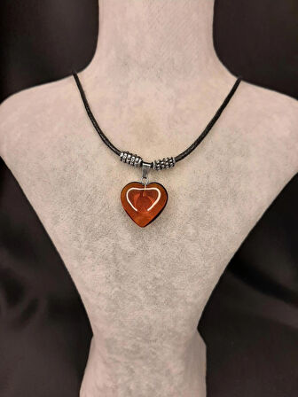 MRYart 🔥 Kehribar Kalp Kolye - Şık ve Zarif Tasarım - Deri Kordonlu Takı 🔥