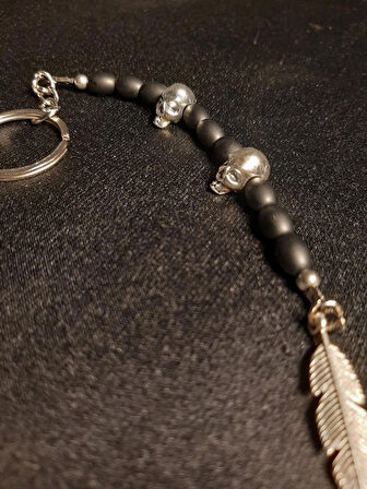 MRYart Oniks Taşı Boncuklu Kafatası Detaylı Anahtarlık - Metal Tüy Süslemeli