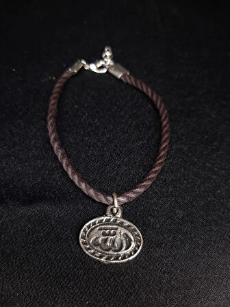 Erkek Kadın Otantik "Allah" Yazılı Deri İpli Gümüş Renk Bileklik
