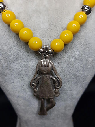 MRYart Sarı Cam Boncuk Kolye – Kız Figürlü Kolye Ucu, El Yapımı Tasarım