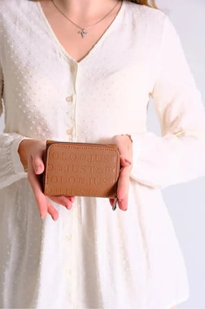 Günlük Kombinlere Uygun Kadın 6 Kart Bölmeli Fermuarlı ve ÇıtÇıt Kapamalı Şık Cüzdan Shopper