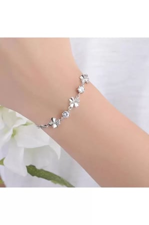 Bileklik 925 Ayar Gümüş Kalpli Yonca Beyaz Taşlı Sevgililer Günü Sevgiliye Hediye