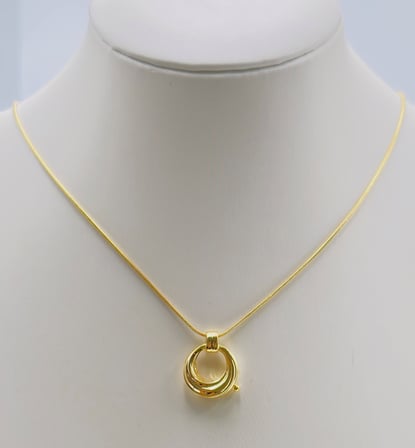 Éternité Gold Çelik Kolye – Minimal Sonsuz Halka Tasarım