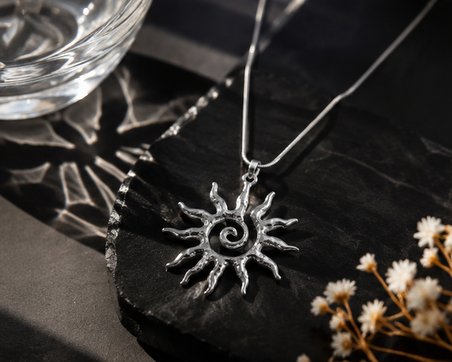 Solévia – Sonsuz Işık Spiral Güneş Paslanmaz Çelik Kadın Kolye