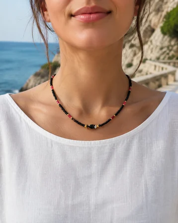 Mercan Balığı Siyah Boncuklu Pembe Detaylı Kolye