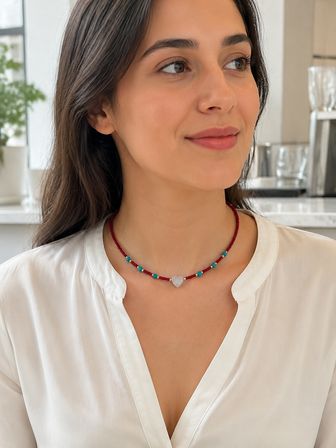 Scarlet Love Beyaz Kalp Kırmızı Turkuaz Boncuk Kolye