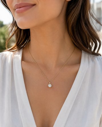 Crystal Işıltı Yuvarlak Taşlı Altın Renk Kadın Kolye – Zirkon Detaylı Şık Kolye