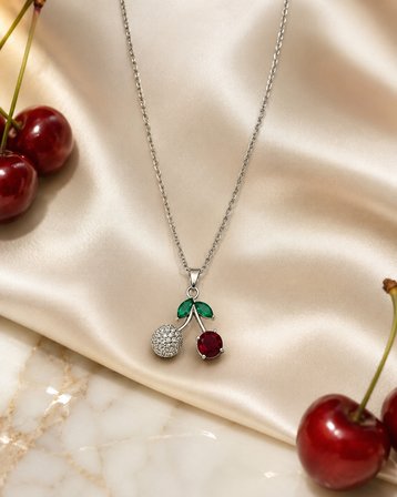 Cherry Işıltı Kiraz Figürlü Gümüş Renk Kadın Kolye – Kırmızı Taşlı Yeşil Yaprak Detaylı Işıltılı Kiraz Kolye 316L Paslanmaz Çelik