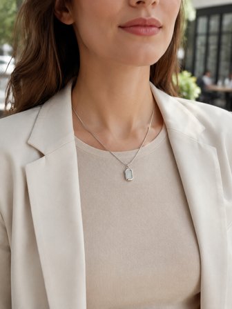 Luna Glow – Sedef Işığı Gümüş Renk Sedef Görünümlü Dikdörtgen Uçlu Yılan Zincir Kadın Kolye 40–45 cm 316L Paslanmaz Çelik | Premium Kalite, Üstün Dayanıklılık