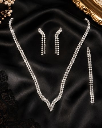 Lumière Işıltı Kadın Abiye Takı Seti – V Model Taşlı Kolye Küpe Bileklik Seti
