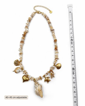 Marina Deniz Esintisi – Kadın Gold Renk Deniz Kabuğu ve Taş Detaylı Charm Kolye 40–45 cm 316L Paslanmaz Çelik