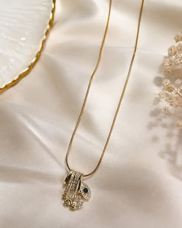 Altın Renk Göz Figürlü Mavi Taş ve Zirkon Detaylı Çoklu Charm Kolye 40-45 cm