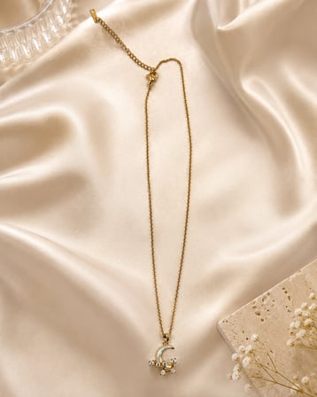 Luna Hilal Kadın Kolye – Gold Renk Taşlı Ay Figürlü 45-50 cm Zarif Kolye