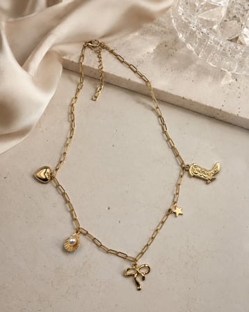 Charm Love – Kadın Kalp, Fiyonk, Yıldız ve İnci Detaylı Gold Kolye | 40-45 cm Şık Sallantılı Zincir Kolye