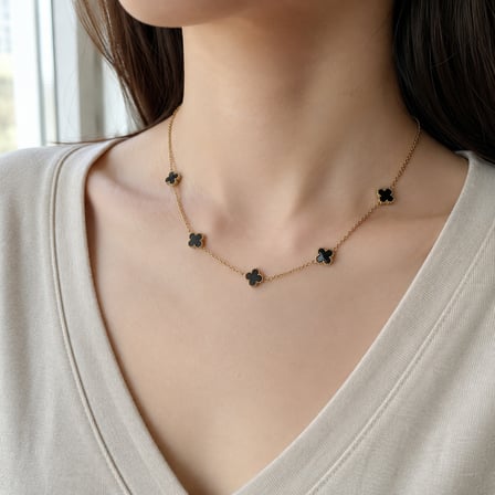 Altın Renk 5’li Siyah Yonca Motifli Zincir Kolye 40-45 cm – Minimal Şans Kolyesi 316L Paslanmaz Çelik