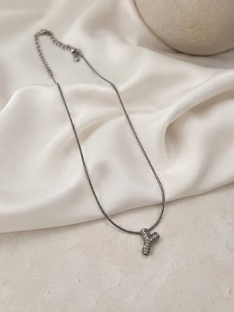 Taşlı Y Harfli Gümüş Renk Minimal Kadın Kolye 40–45 cmPaslanmaz Çelik Kolye
