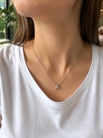 Taşlı A Harfi Kadın Kolye – Gümüş Renk İnce Zincir, 40–45 cm Paslanmaz Çelik Kolye