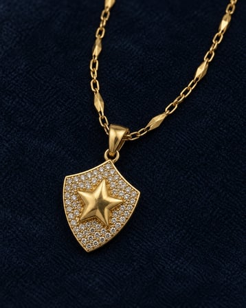 Dora's Shine Stella Paslanmaz Çelik Yıldız Motifli Taşlı Kalkan Uçlu Altın Renk Kadın Kolye